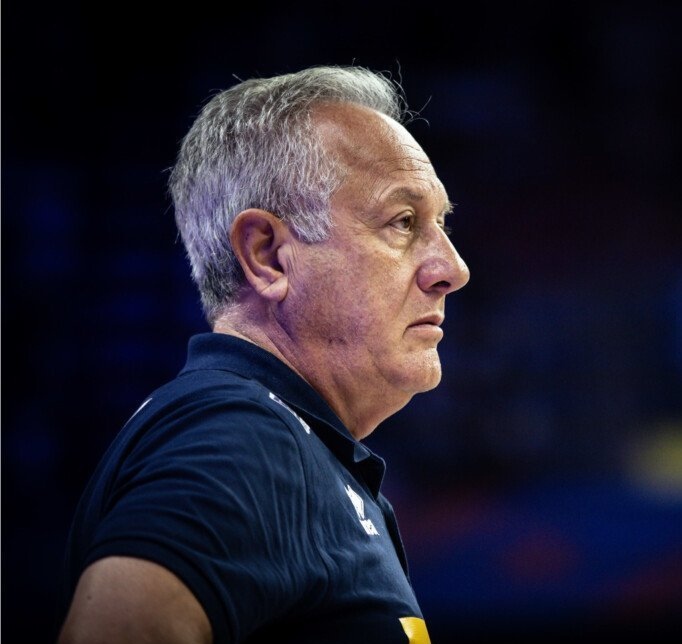 意大利杯加时末段再迎强敌,莱比锡防线松动,主帅态度:更衣室稳定,年轻球员得到机会 意大利杯加时末段再迎强敌,莱比锡防线松动,主帅态度:更衣室稳定,年轻球员得到机会