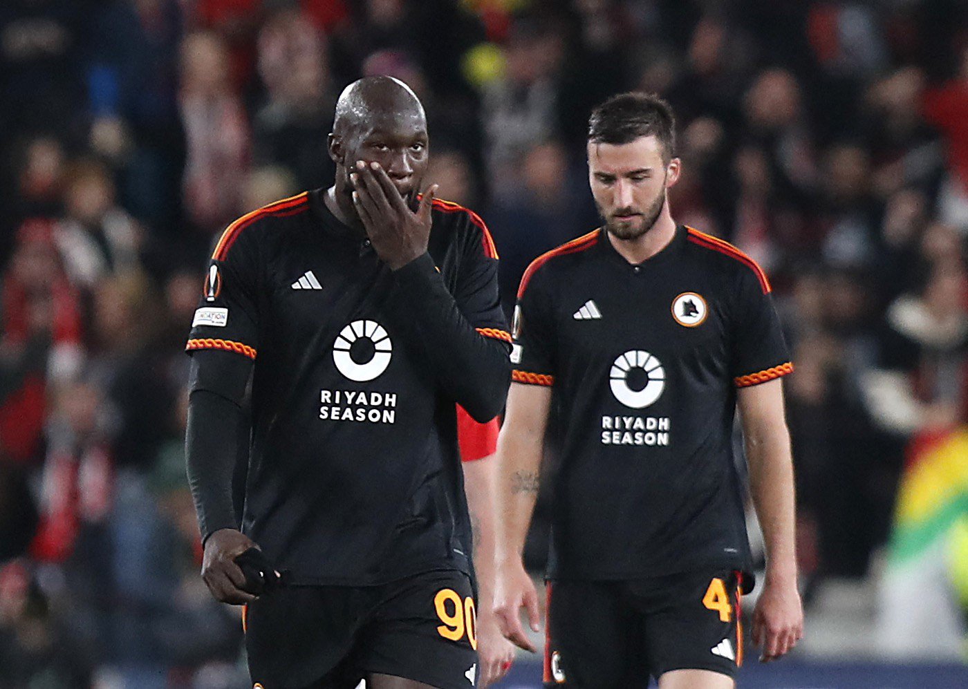 龙8-long8- 国际 唯一官方网站-清晨罗马调整名单以备欧联，扳平良机环节打磨，气氛紧张，资深球员宣示担当