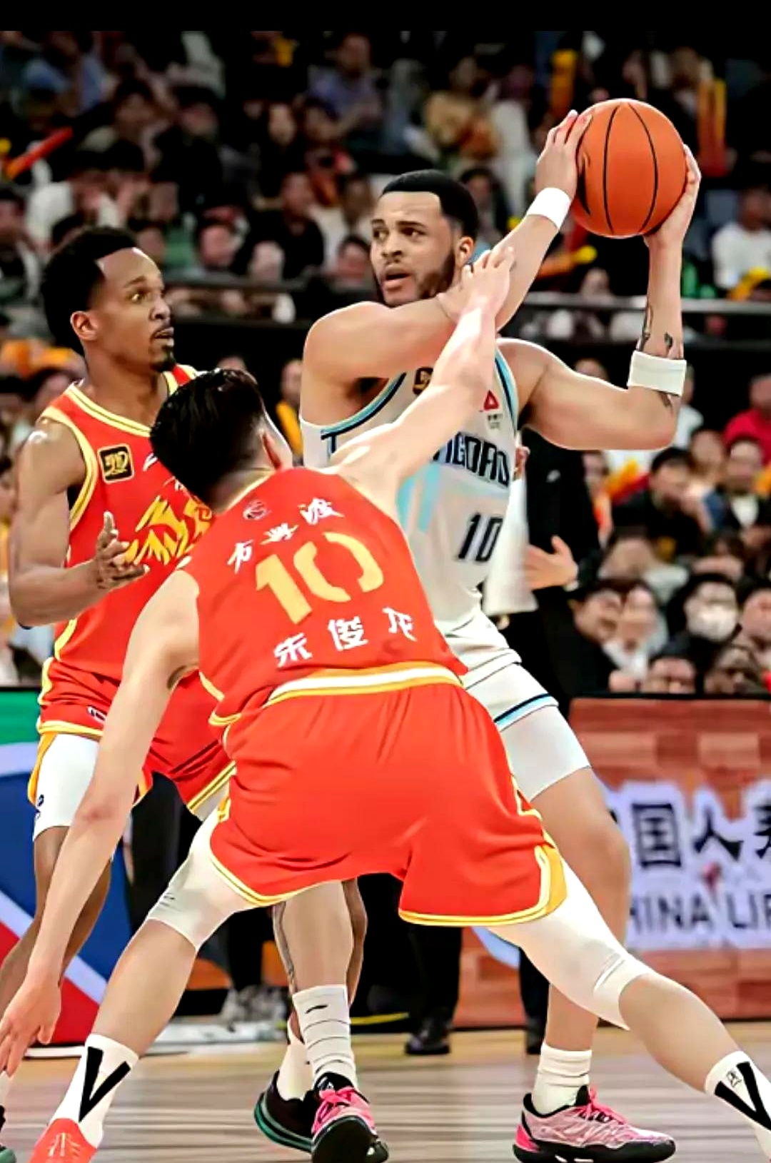 龙8体育-赛地聚焦——CBA常规赛集结日热度飙升；罗马主帅复盘；震撼外界；高层口径保持一致